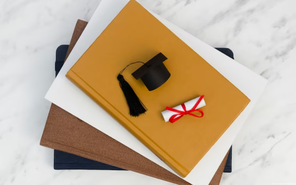 Study Abroad: 43-Year-Old Wins Erasmus and Fulbright Scholarship